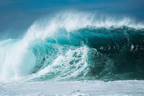deniz dalgaları, Deniz köpüğü, geniş çekim içeren Ücretsiz stok fotoğraf