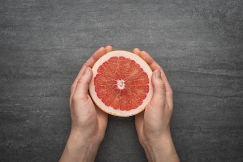 Fotobanka s bezplatnými fotkami na tému citrusové ovocie, držanie, fotografia jedla