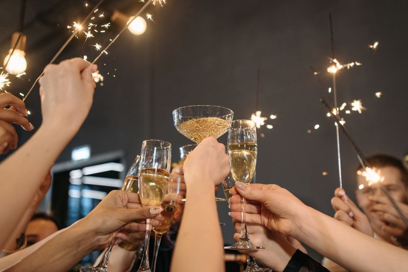 Celebration festive lors d'un evenement reussi