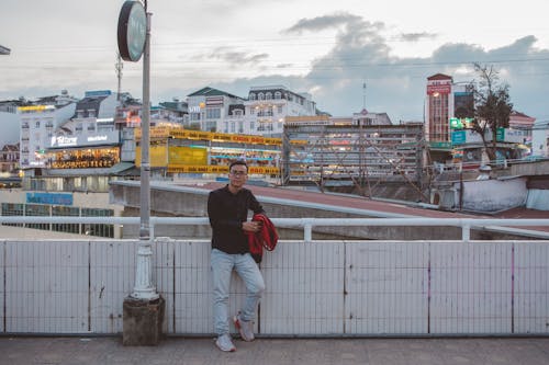 Ingyenes stockfotó álló kép, fekete ing, Férfi témában