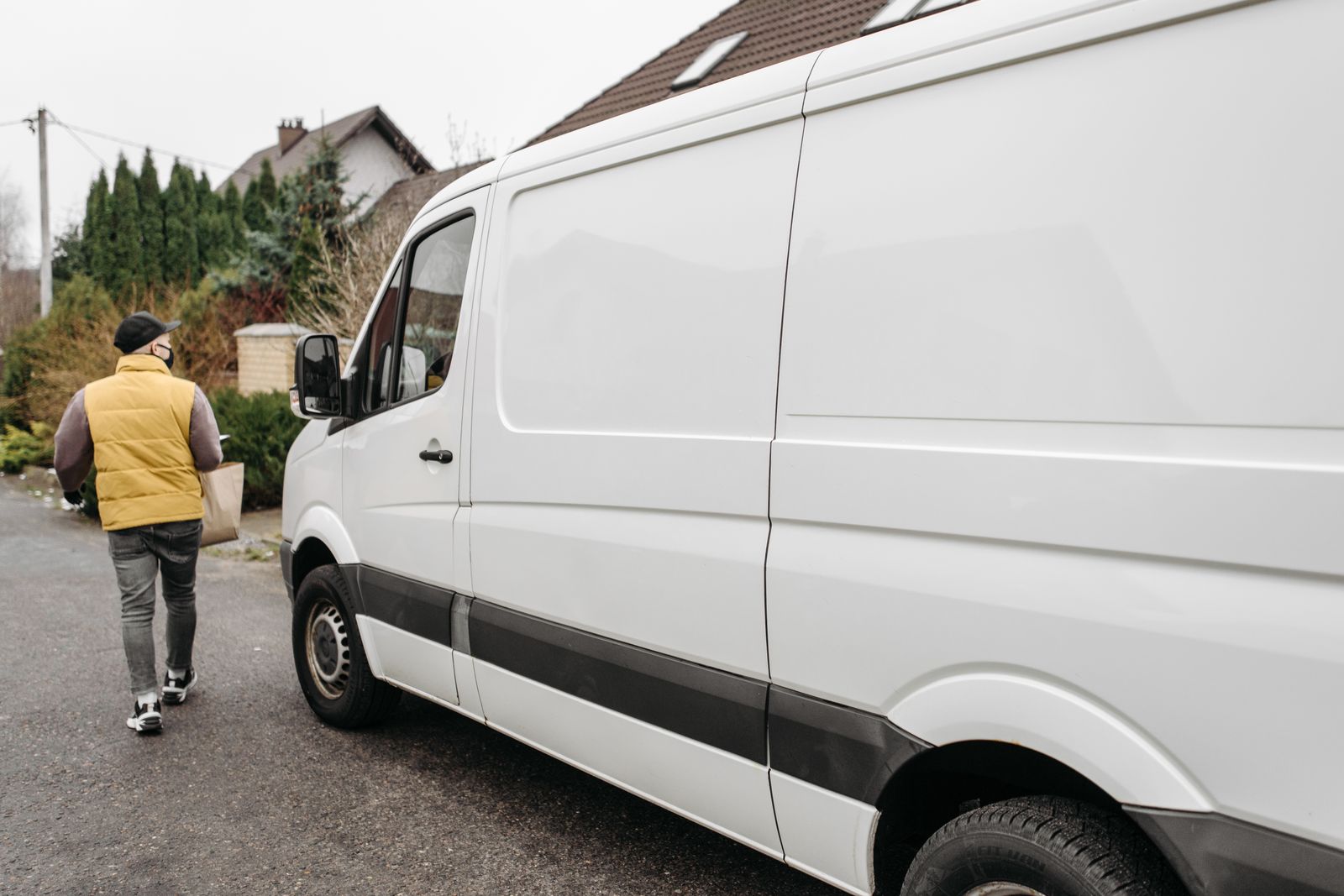 Kruze contract courier making a scheduled business run in Leeds, West Yorkshire