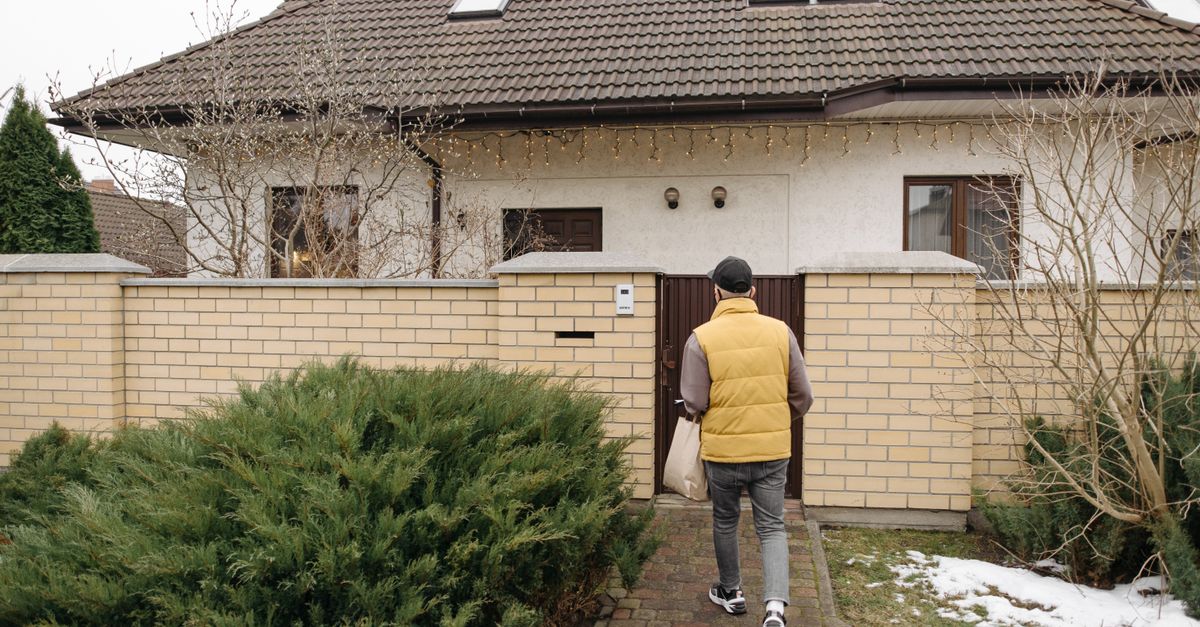 Why Your Entryway Is Always a Disaster (And What Actually Works to Fix It)