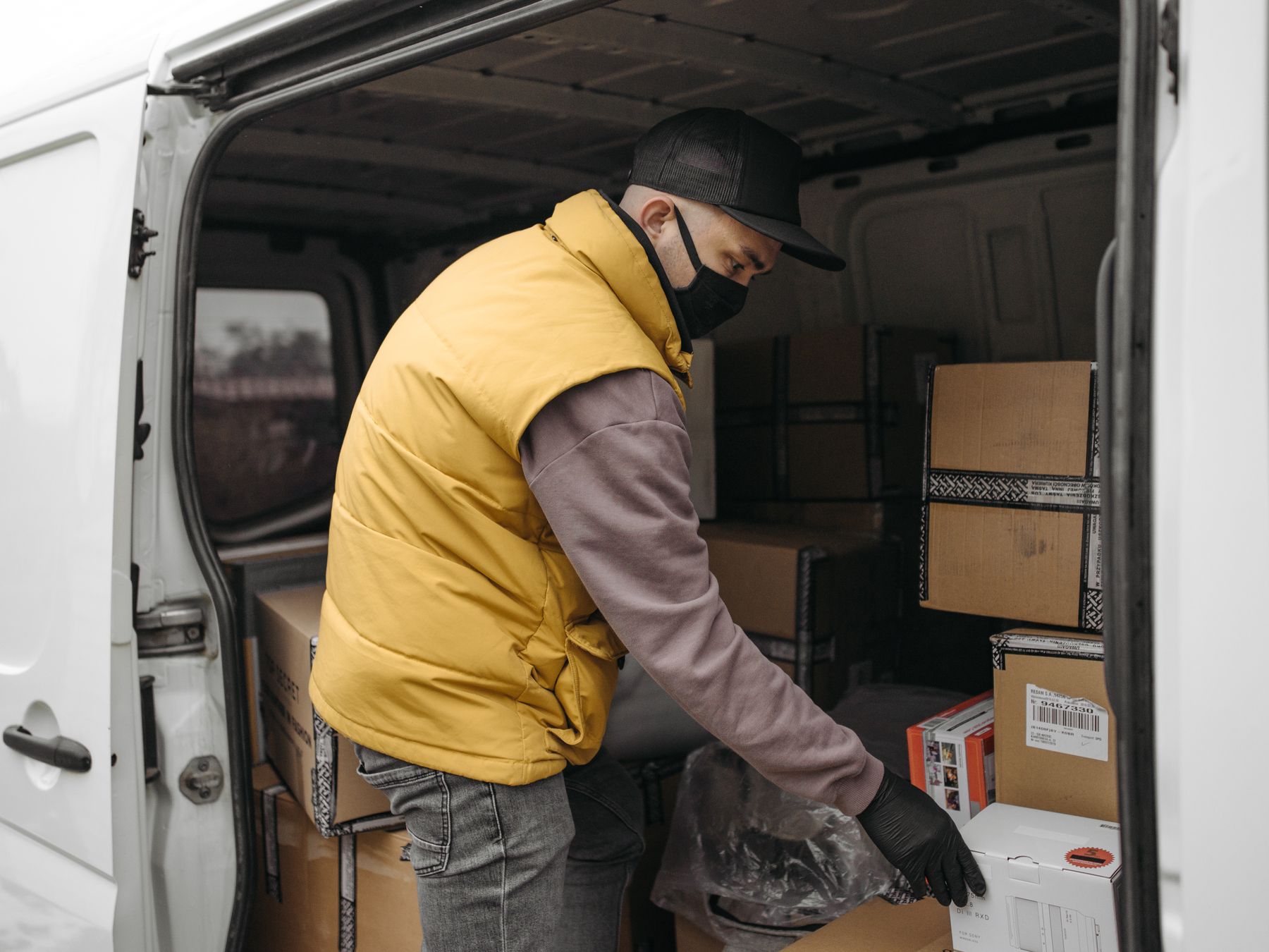 Rushmoor — man and van team loading a removal van