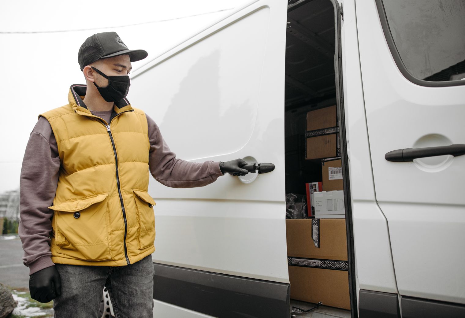 Edingworth — man and van team loading a removal van
