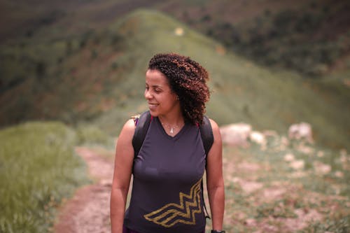 Ingyenes stockfotó Brazília, fekete nő, hátizsákos témában