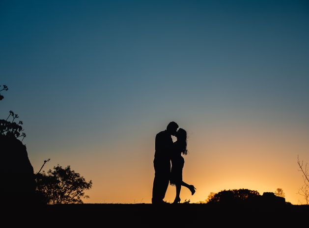 Online dating: starting a conversation on a niche platform
