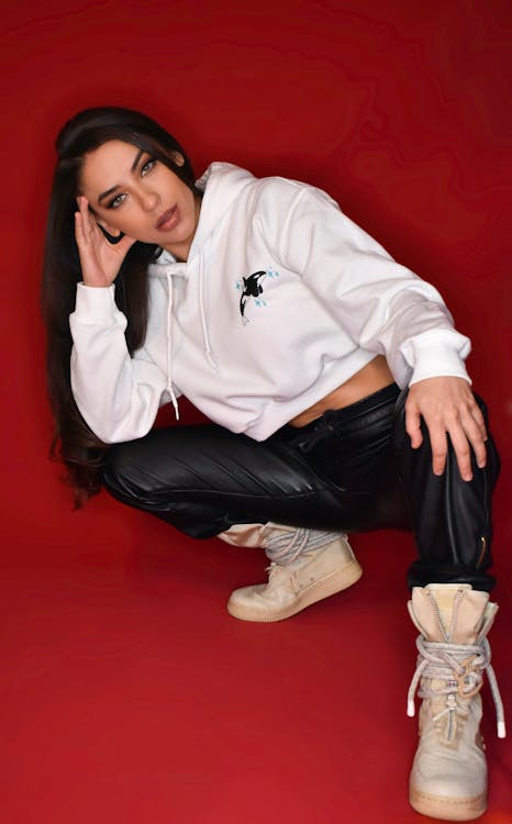Attractive Woman in Streetwear Posing while Looking at Camera