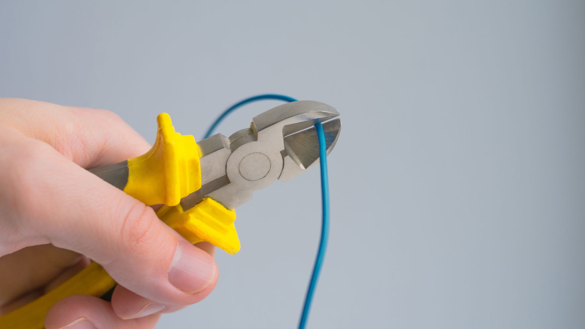 Electrician Maintenance in Cyprus: What and How Often — illustrasjonsbilde