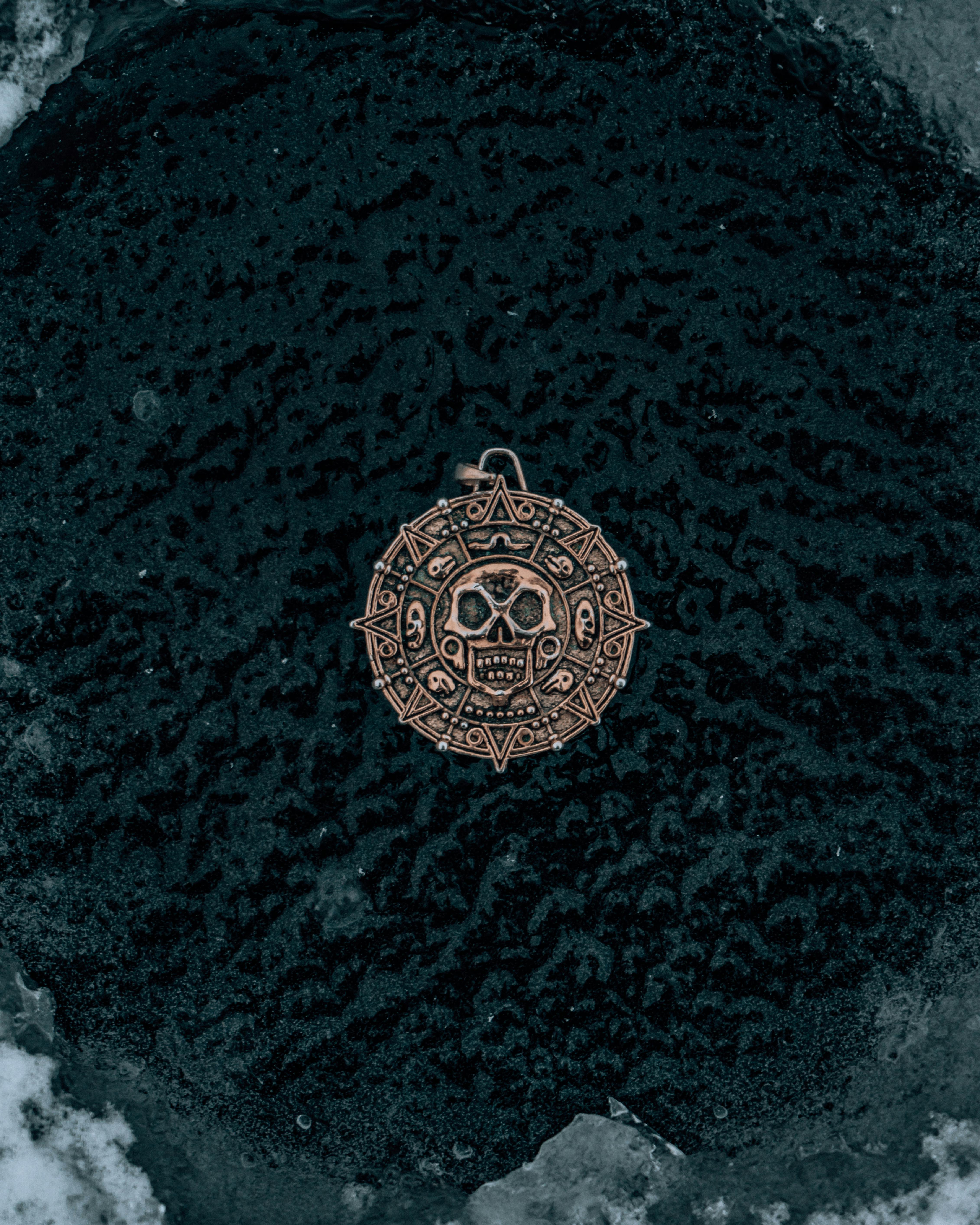 black and gold rulons