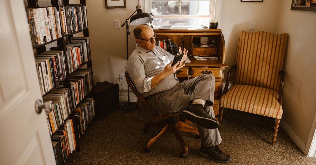 How to Create a Home Library on a Budget