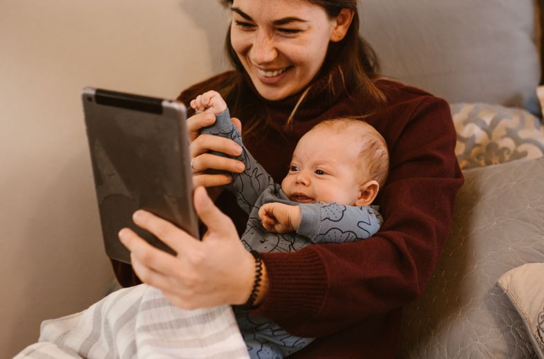 couple using dating app on smartphone