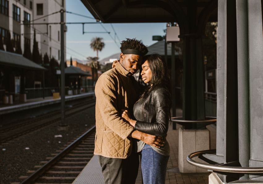 Online dating: starting a conversation on a niche platform