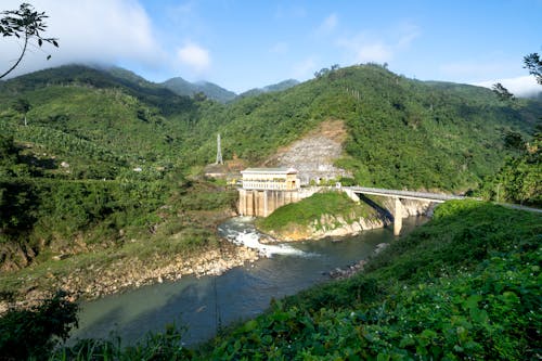 Water power plant for producing electricity on river