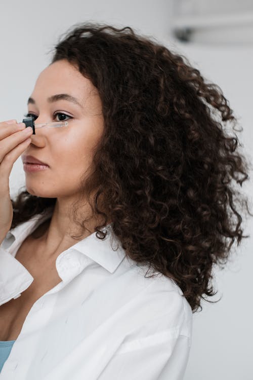 Foto profissional grátis de cabelo cacheado, cara, cosméticos