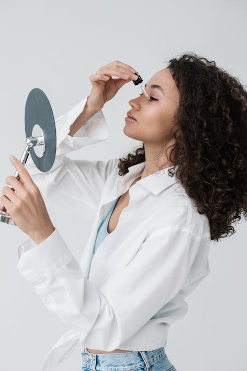 Foto profissional grátis de cabelo cacheado, cara, contemporâneo