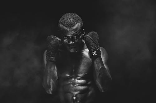 Foto profissional grátis de combatente, efeito de fumaça, escala de cinza