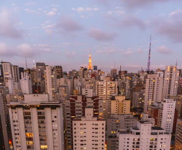 A breathtaking view of São Paulo's skyline during twilight, featuring modern architecture and vibrant colors.
