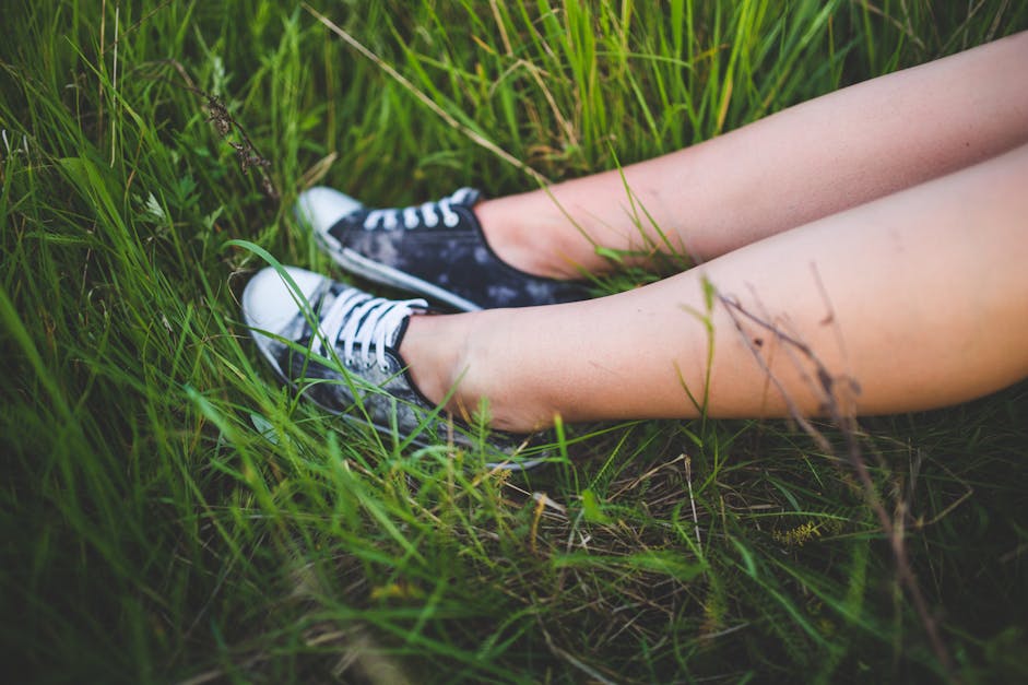 Youth sneakers on girl legs on grass · Free Stock Photo - 1200 x 627 jpeg 91kB