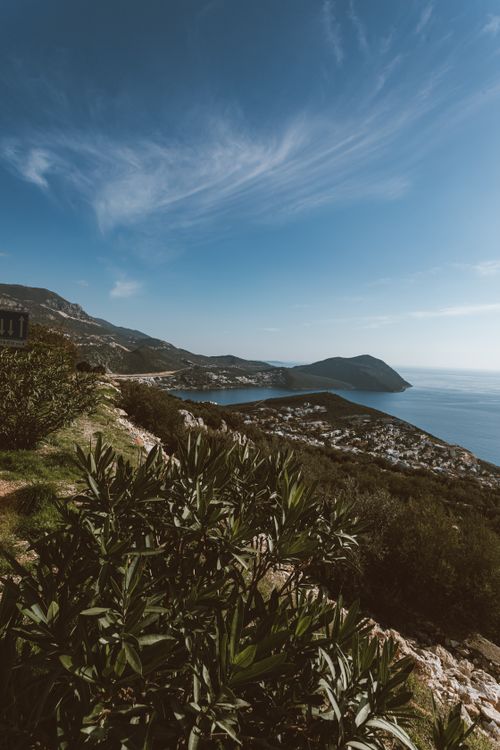 Free A breathtaking coastal view under a clear blue sky, perfect for nature enthusiasts. Stock Photo