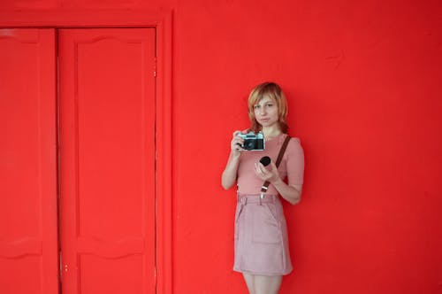 금발, 문, 분홍색의 무료 스톡 사진
