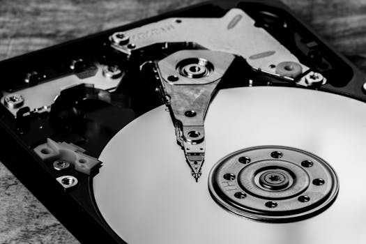 Ilustrasi Hard Disk Bunyi Berisik? Ini Tanda Kerusakan dan Cara Menyelamatkan Data dalam artikel teknologi