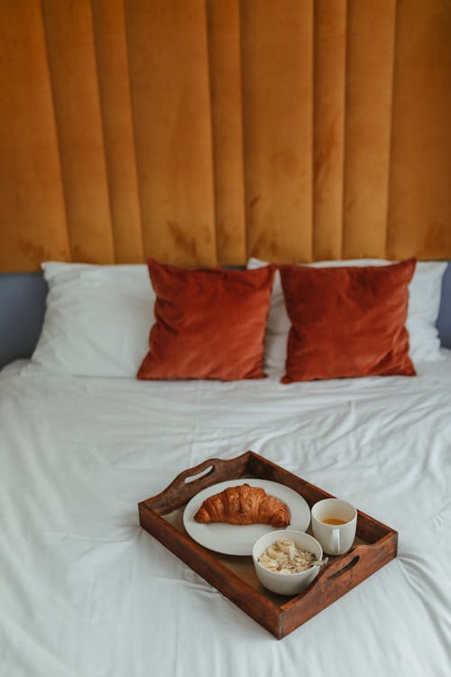 Gratis stockfoto met bed, bord, brood Stockfoto