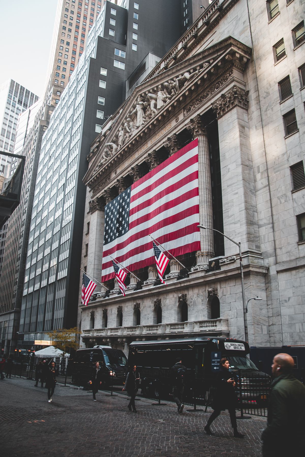 New York - drapelul american la bursa de valori (NYSE)