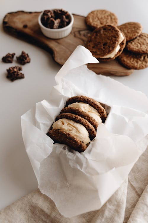 Cookie Sandwiches Stuffed with a Lot of Cream 