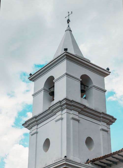 Foto profissional grátis de ângulo baixo, ao ar livre, campanário