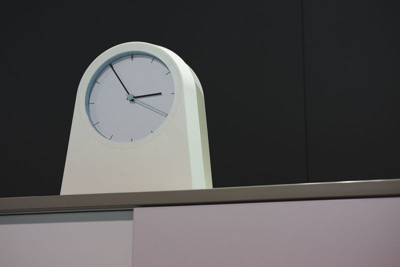 Analog clock in a minimalist setting