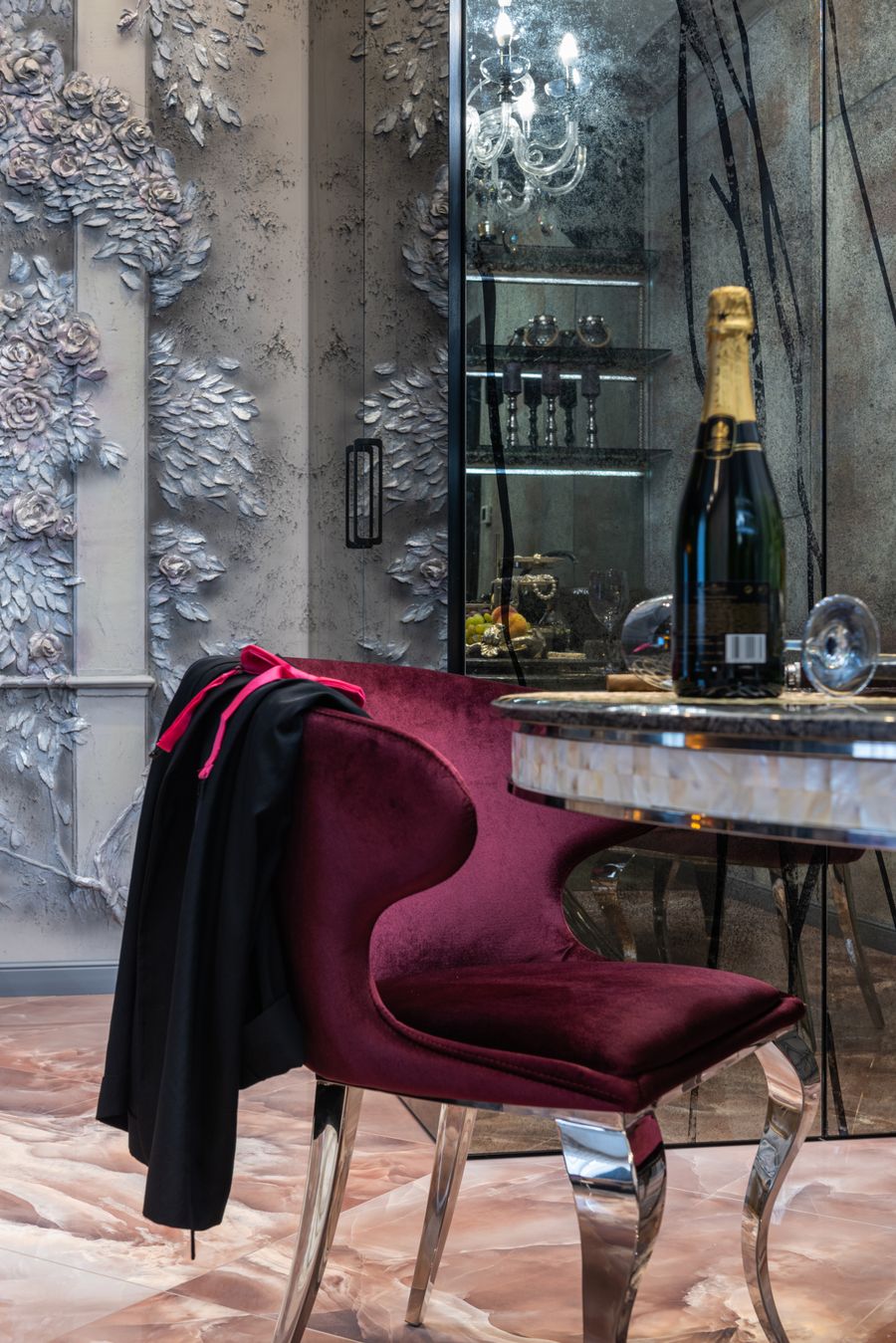 Private dining alcove with round table