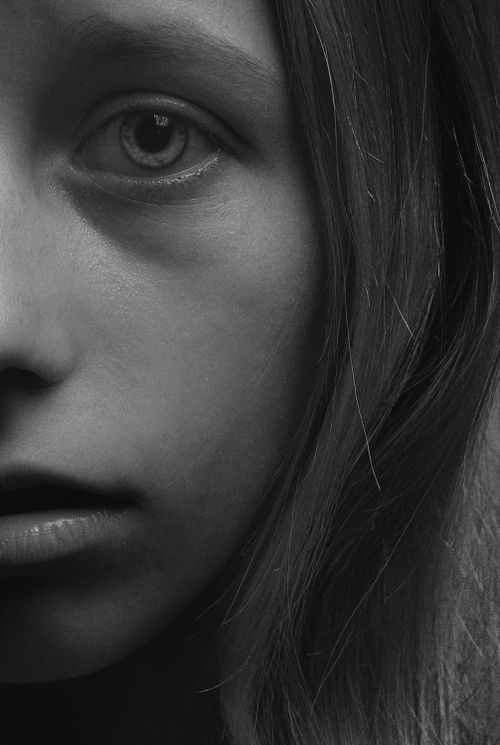 Free Dramatic black and white portrait capturing the emotion of a young girl in Kyiv, Ukraine. Stock Photo