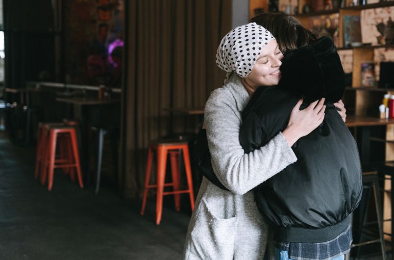 Online dating: starting a conversation on a niche platform