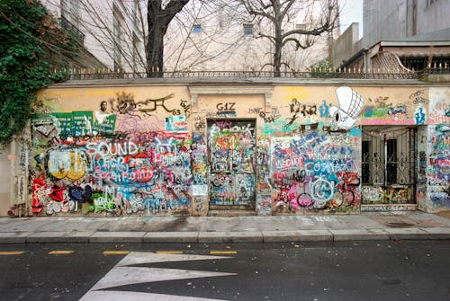 Gratis arkivbilde med fortau, gate, graffiti Arkivbilde