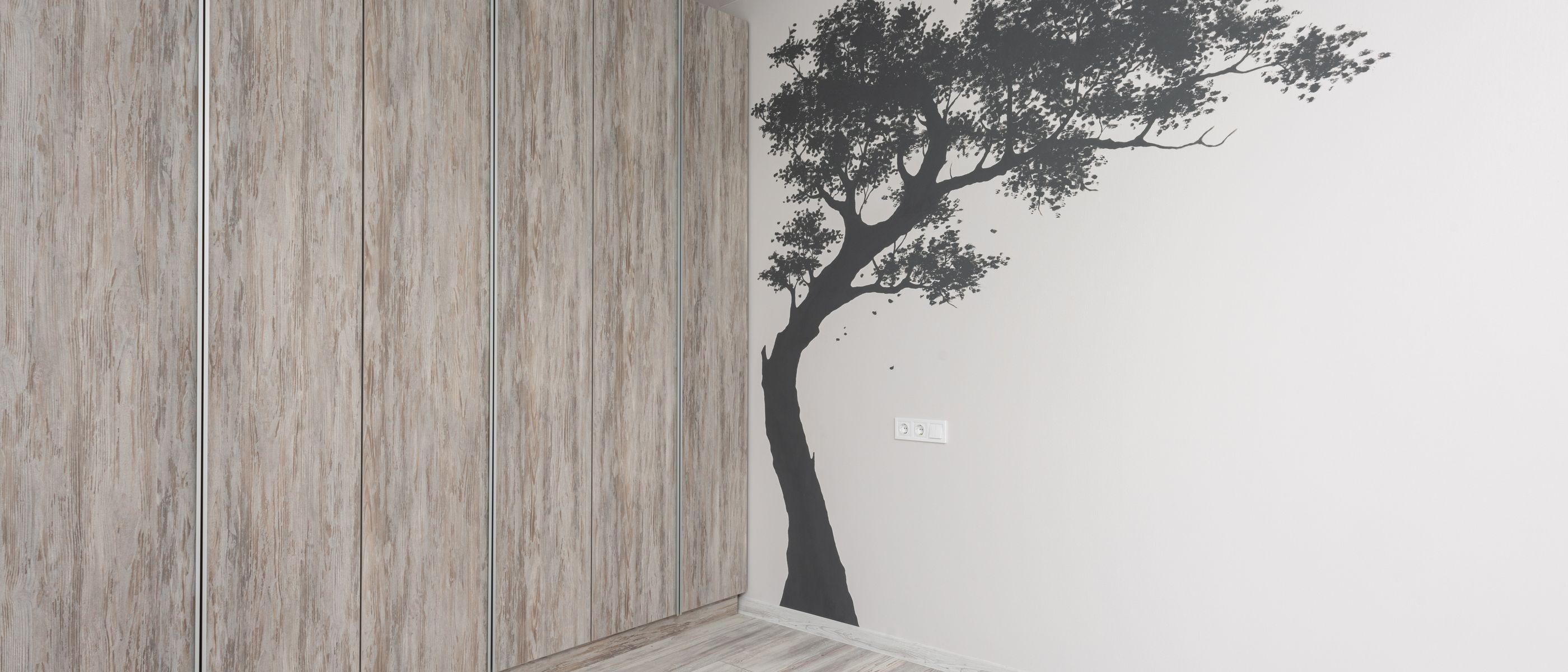 End of Tenancy Decorating in Stepney — woodwork brushed to a crisp, smooth line