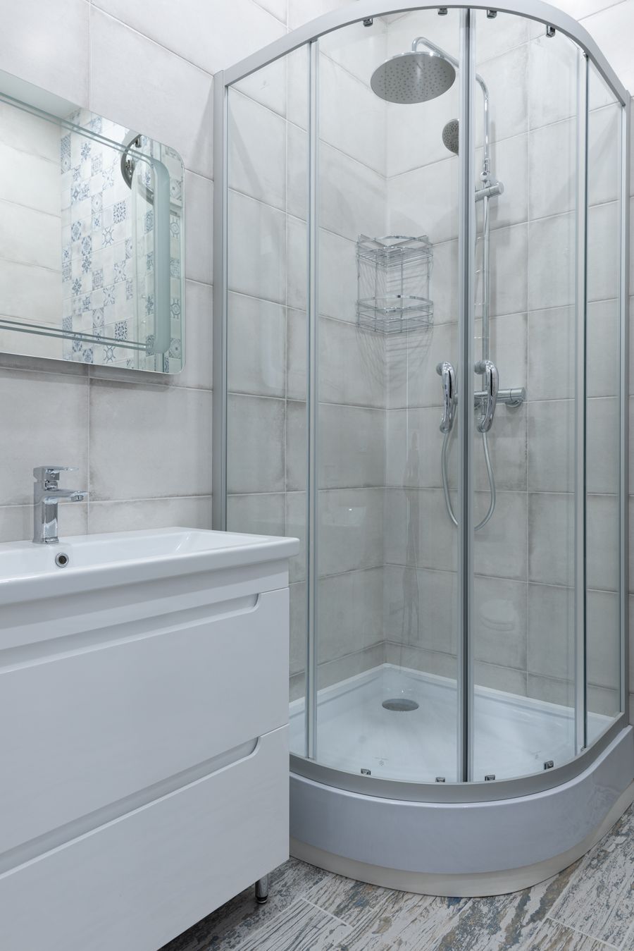 Modern banyo tesisatı ve sıhhi tesisat armatürleri