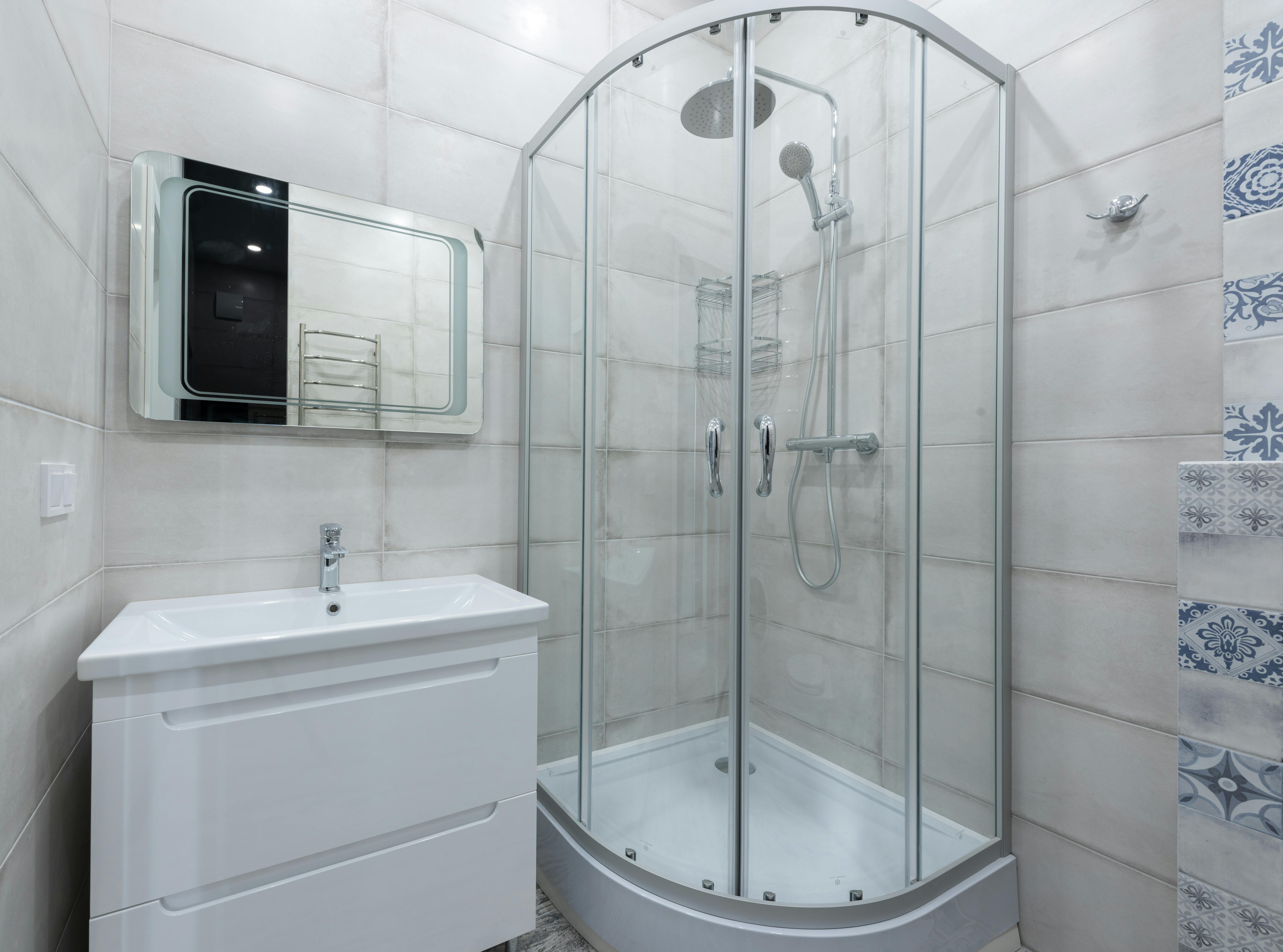 trendy frameless shower screens sunshine coast