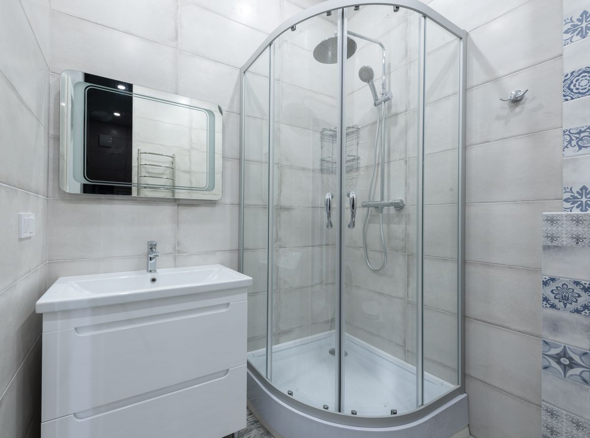 Baie modernă cabină duș instalare