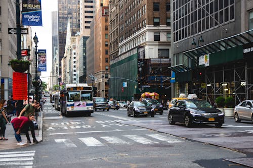 Gratis stockfoto met amerika, autobus, bewegende auto's