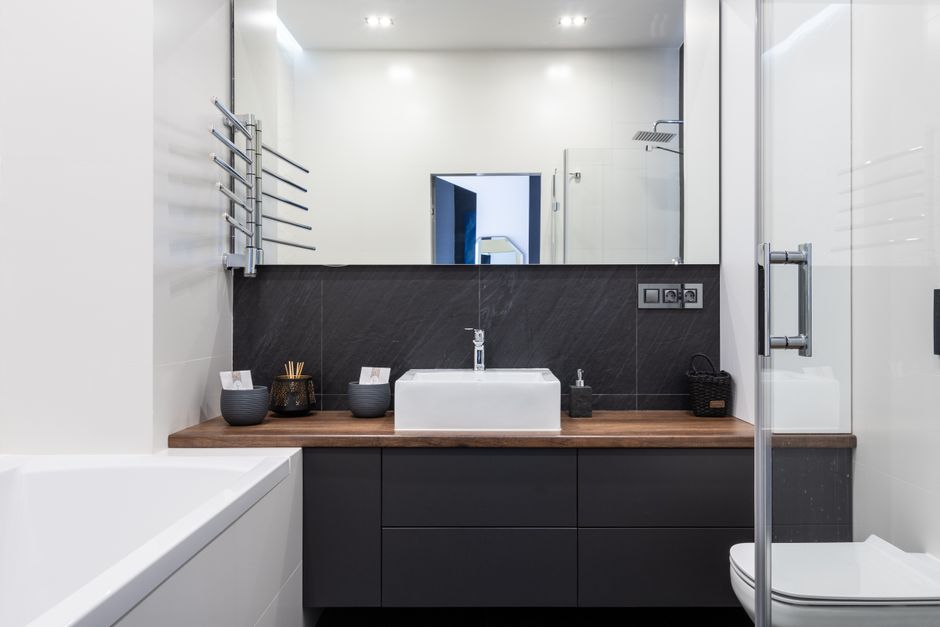 Modern shower design with frameless glass - master bath shower designs Modern shower design with frameless glass - master bath shower designs