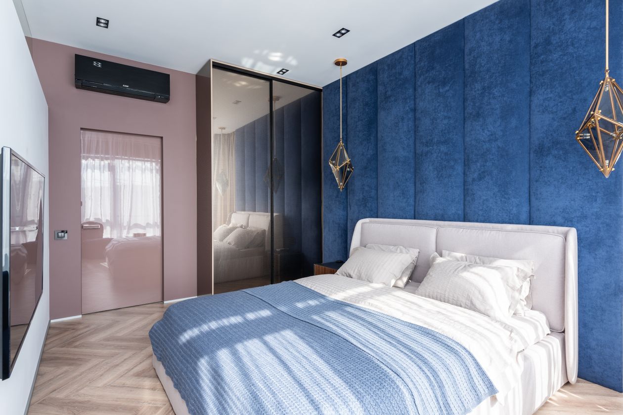 Small bedroom with the bed placed against the longest wall.