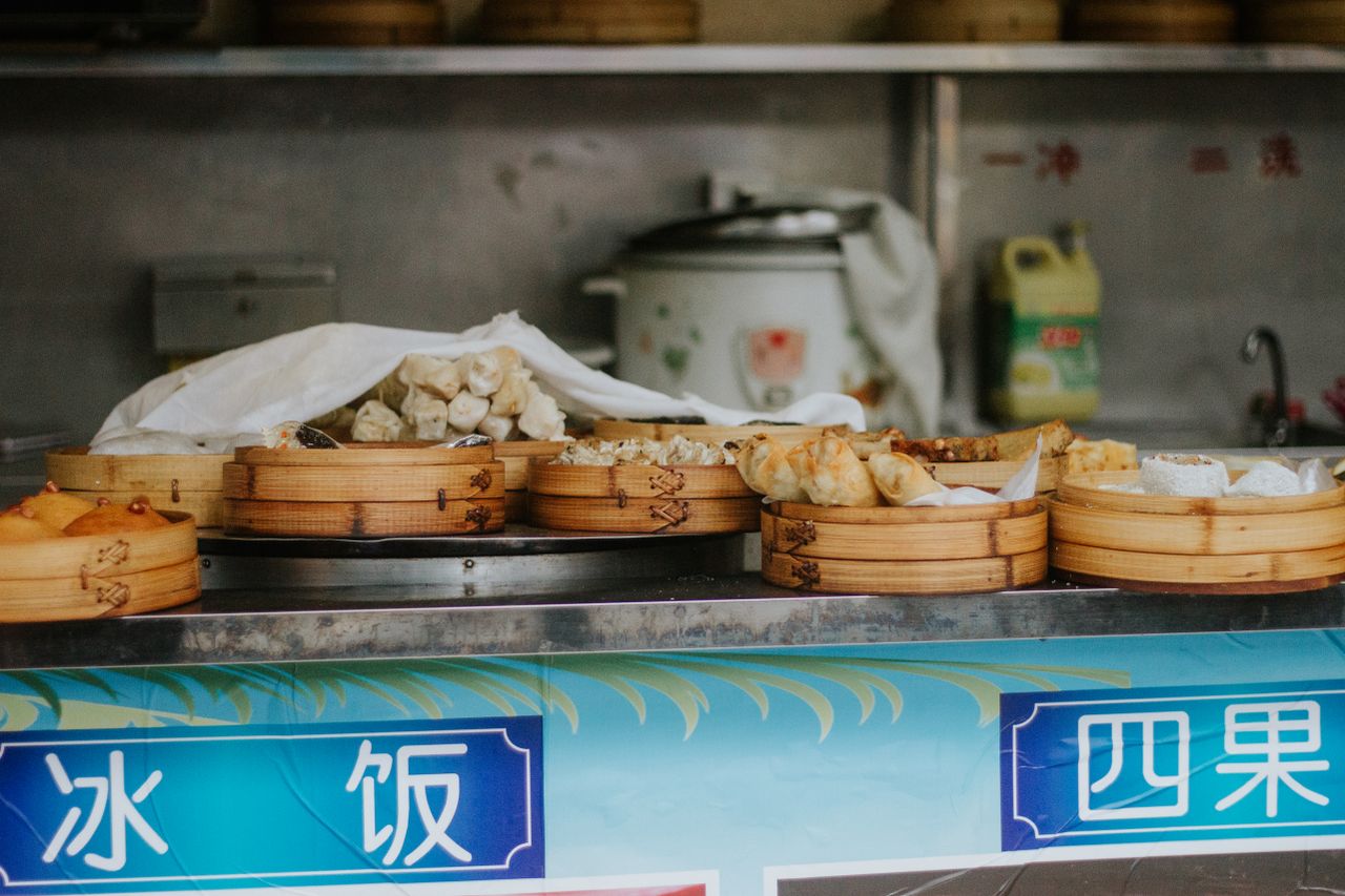 Guan Tang Baozi (灌汤包子)