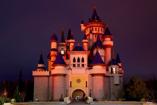 A beautifully illuminated castle resembling a fairytale scene under a night sky, perfect travel destination., free online jigsaw puzzle on JigsawPuzzlesFreeOnline.org