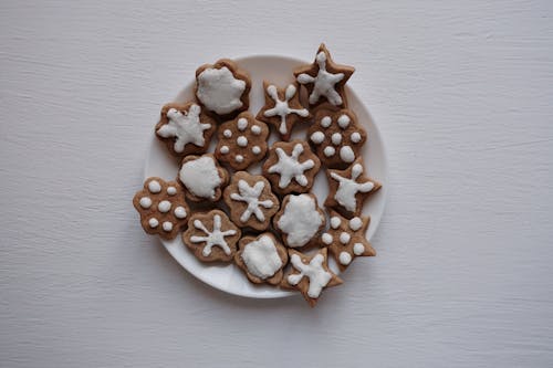Free Top View of Gingerbread Cookies on a Plate Stock Photo
