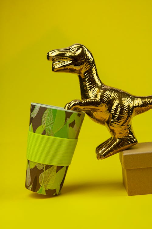 Бесплатное стоковое фото с вертикальный выстрел, динозавр, желтый