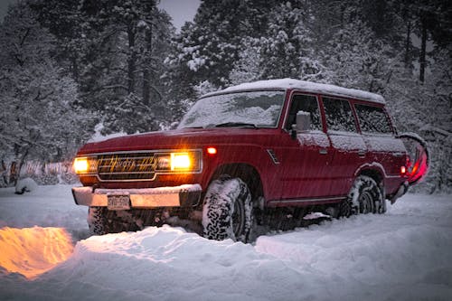 Photos gratuites de land cruiser, neige, tempête de neige