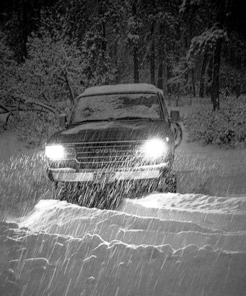 Photos gratuites de land cruiser, neige, tempête de neige