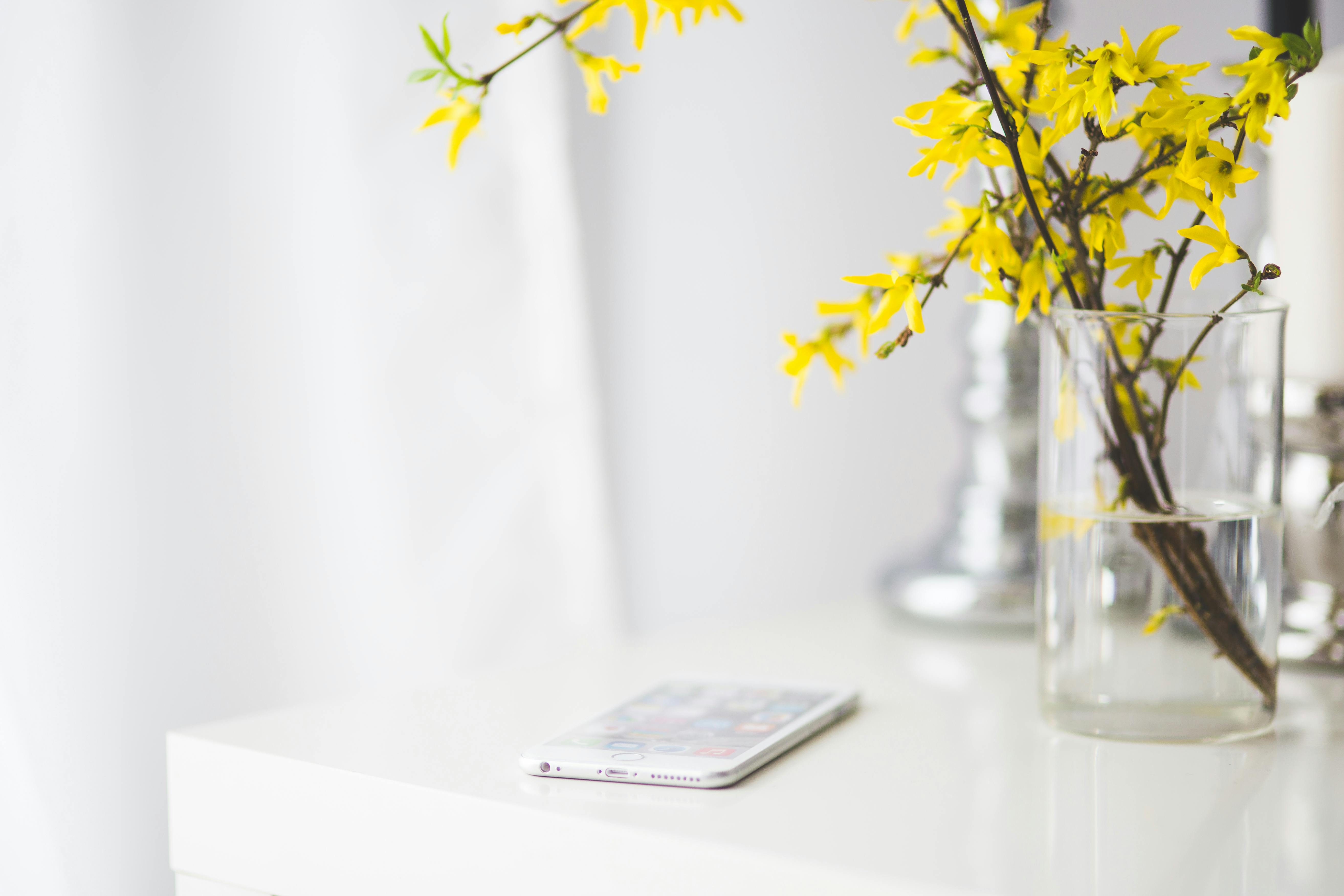 iPhone 6 plus on a white desk