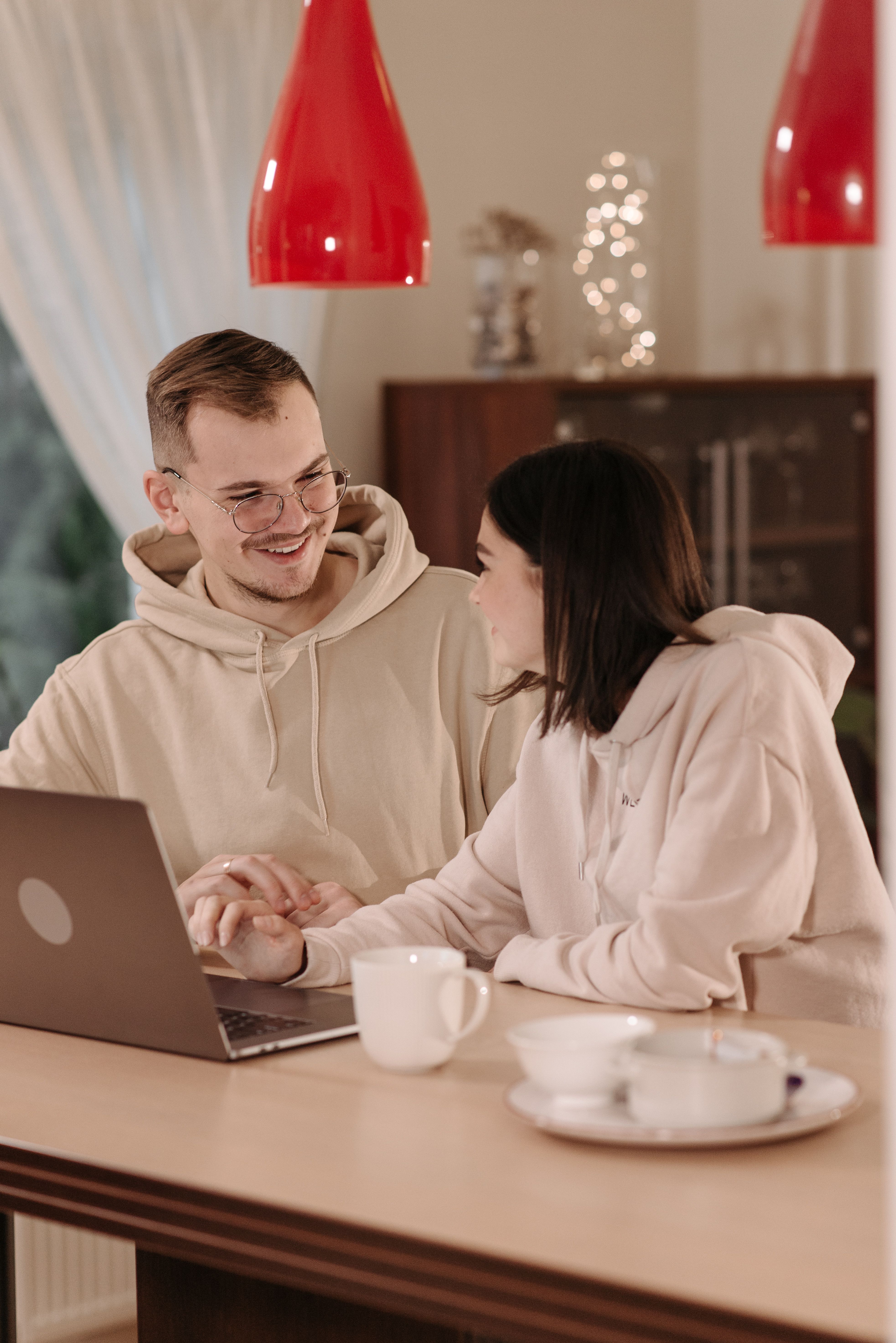 Online dating: starting a conversation on a niche platform
