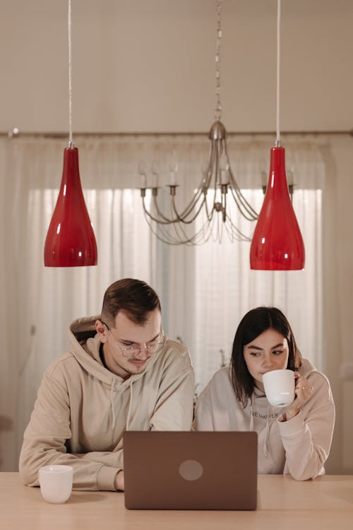 Photos gratuites de à l'intérieur, à la maison, boisson chaude